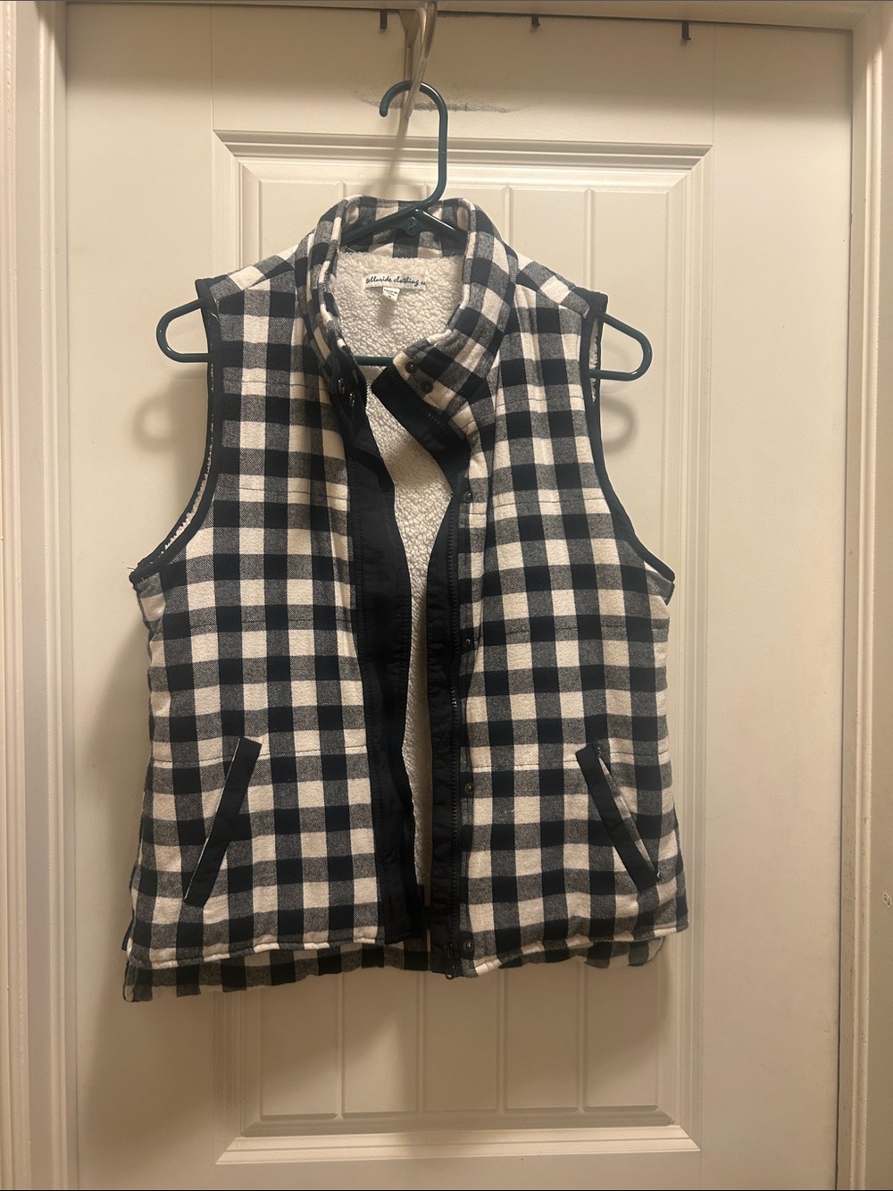 Telluride clothing co M Buffalo Check Sherpa Vest
